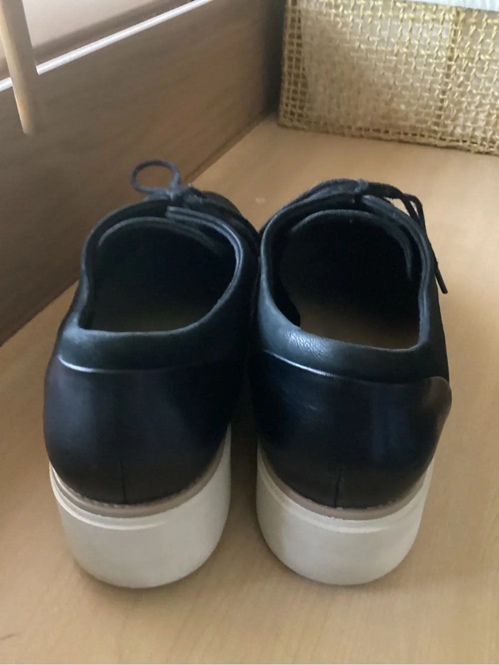 Clarks 9.5 M  Black Lace-Up Platform Casual Shoes with White Sole